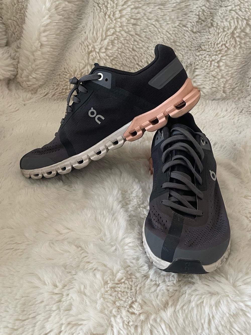 On Cloud Cloudflow Running Sneakers – Women’s Size 7 – Black
